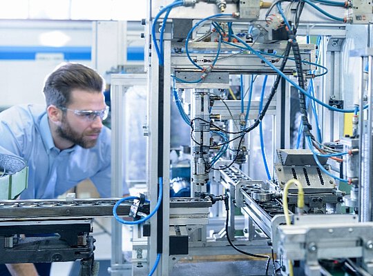 Maschine und Mann im Einsatz